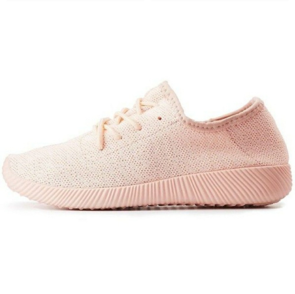 Knit shoes